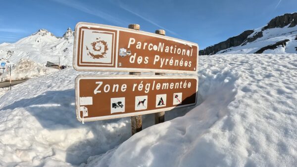 Vistas del Parque Nacional de los Pirineos con el Midi d'Ossau. Un lugar ideal para realizar las salidas de raquetas de nieve en Formigal